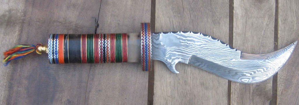 Damascus_knifettt.jpg