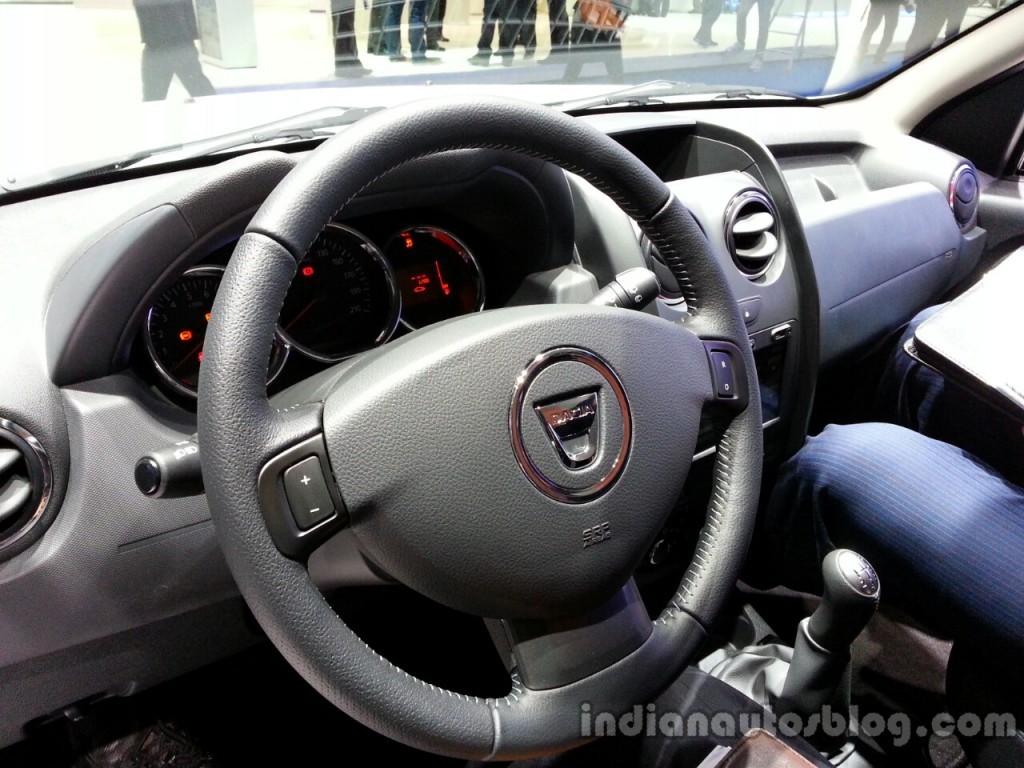 Dashboard-of-the-2014-Dacia-Duster-facelift-1024x768.jpg