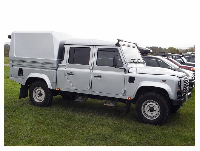 defender 130 pick up 75.JPG