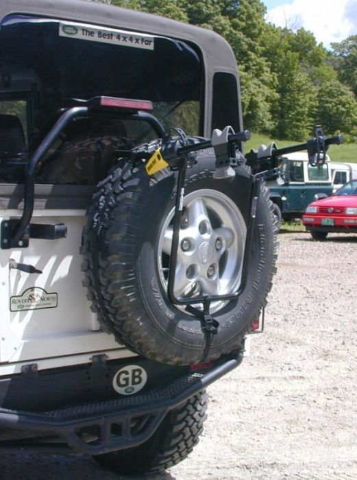 Defender-90-rhode-gear-bike-rack.jpg