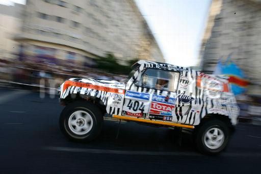 defender_dakar06.jpg