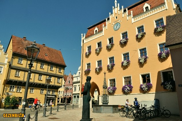 DONAUWÖRTH RATHAUS.jpg