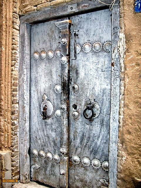 Doors-of-Yazd-by-Syma2.jpg