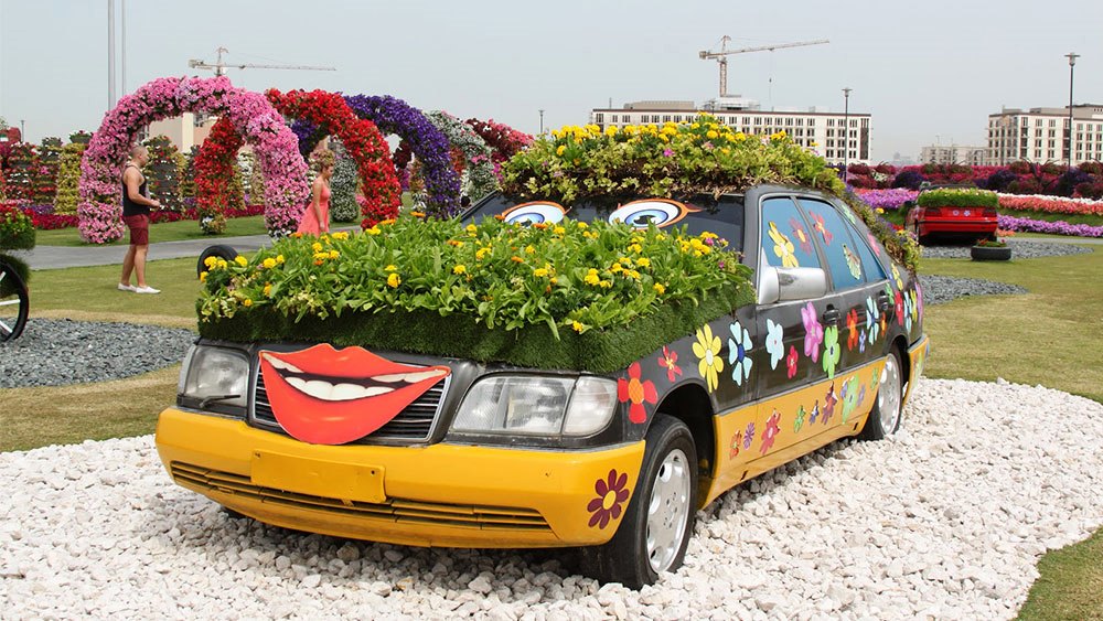 Dubai-Miracle-Garden-Car.jpg