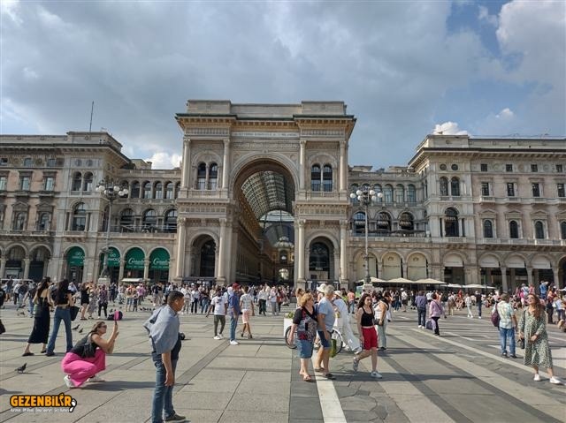 Duomo Meydanı (Small).jpg