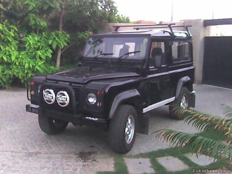 farhan_malik's_defender_UHS_PakWheels(com).jpg