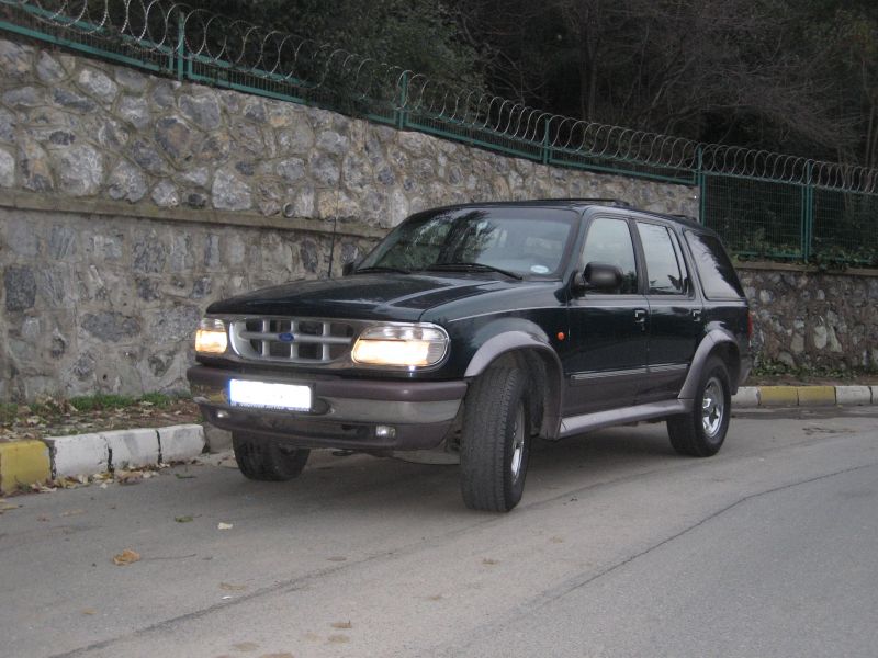 Ford Explorer 002.jpg