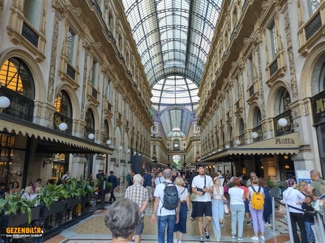 Galeria Emanuele 1 (Small).jpg