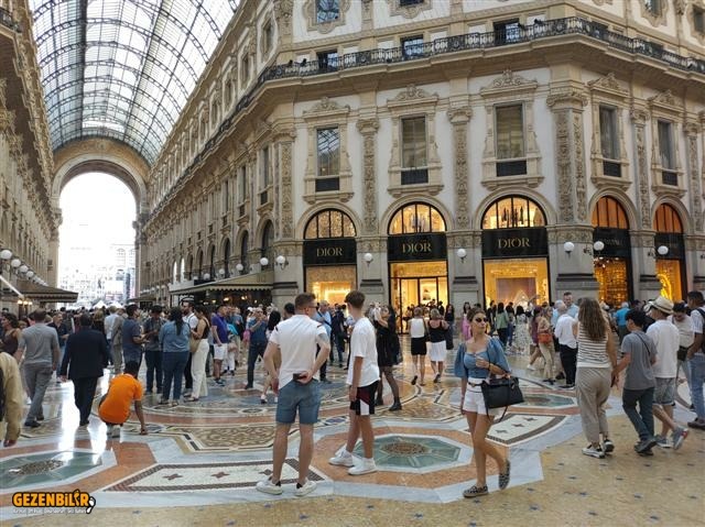 Galeria Emanuele 2 (Small).jpg