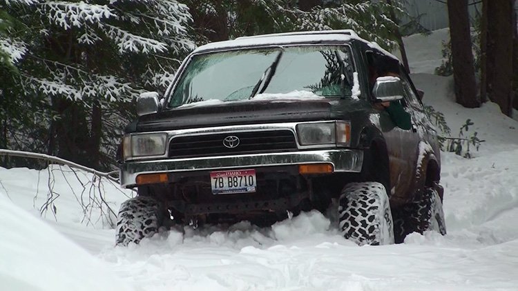 green_toyota_4runner_snow_crawl_4x4.jpg