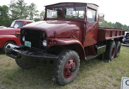 Handling, however, wouldn’t be the main concern in this 1952 GMC M-211 I spotted. And hey, it 