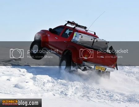 hilux-action-2.jpg