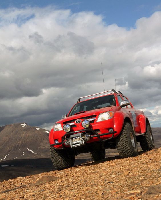 Hilux-Arctic-Trucks-Experience_06.jpg