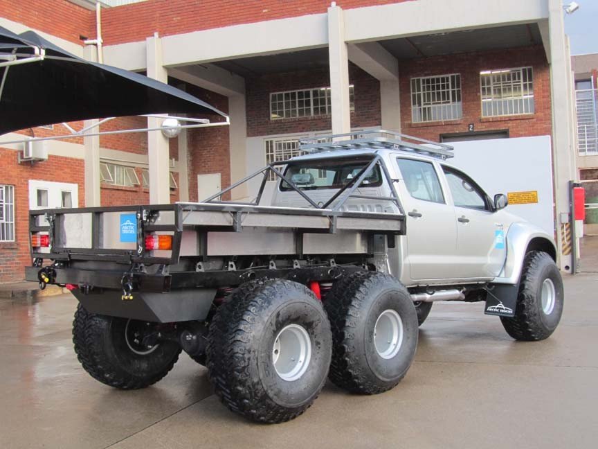 Hilux_6x6_small.jpg