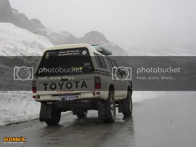 hilux_snow1.jpg