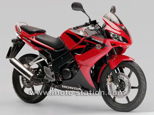 Honda CBR125R 2007 rouge stgz