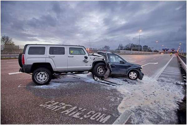 hummer-vs-suzuki-1.jpg