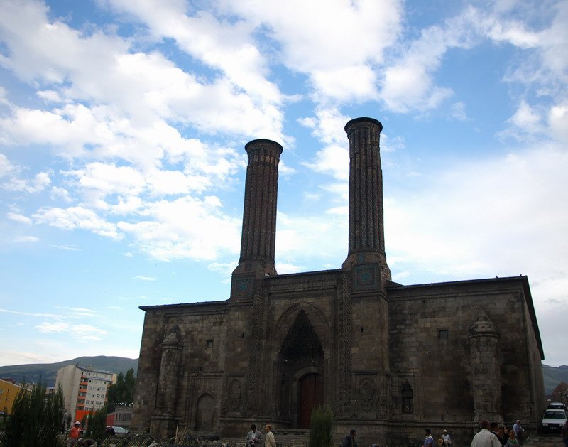 Ifte Minareli Camii