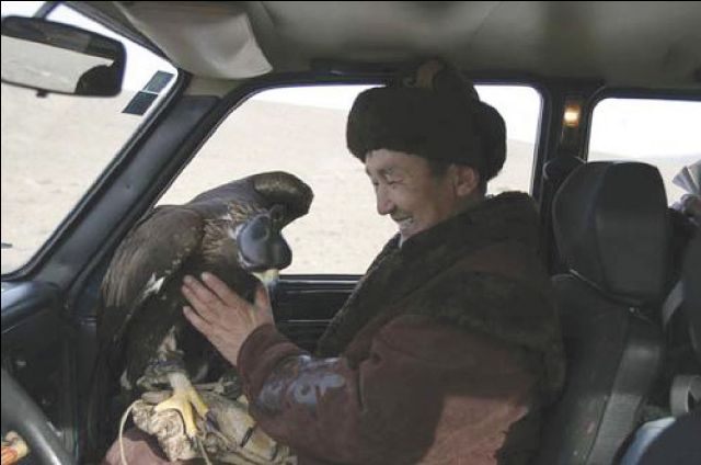 inter_Kazak_man_with_his_eagle.jpg