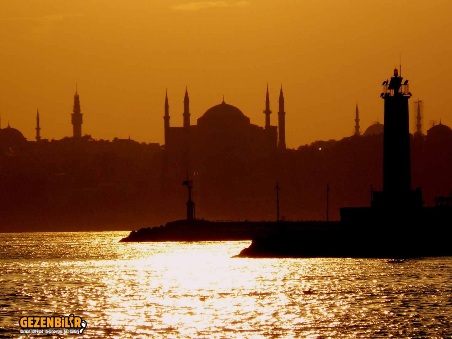 istanbul_ters_isik_by_melihbozkurt.jpg