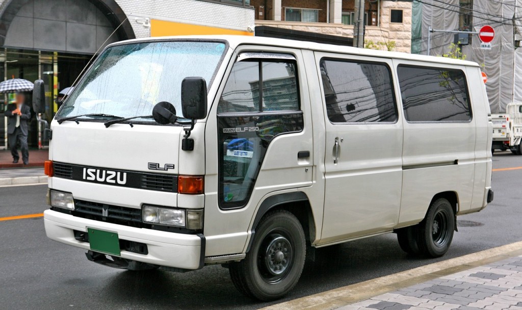 Isuzu_Elf_Route-van_003.jpg