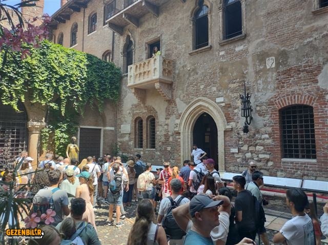 Juliet 3 (Small).jpg