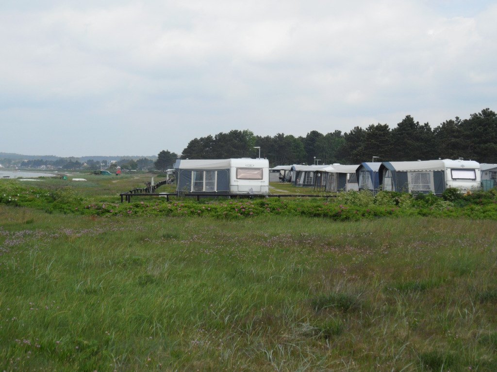 Kamping cekme karavanla dolu. motorkaravanli bir biz variz..JPG