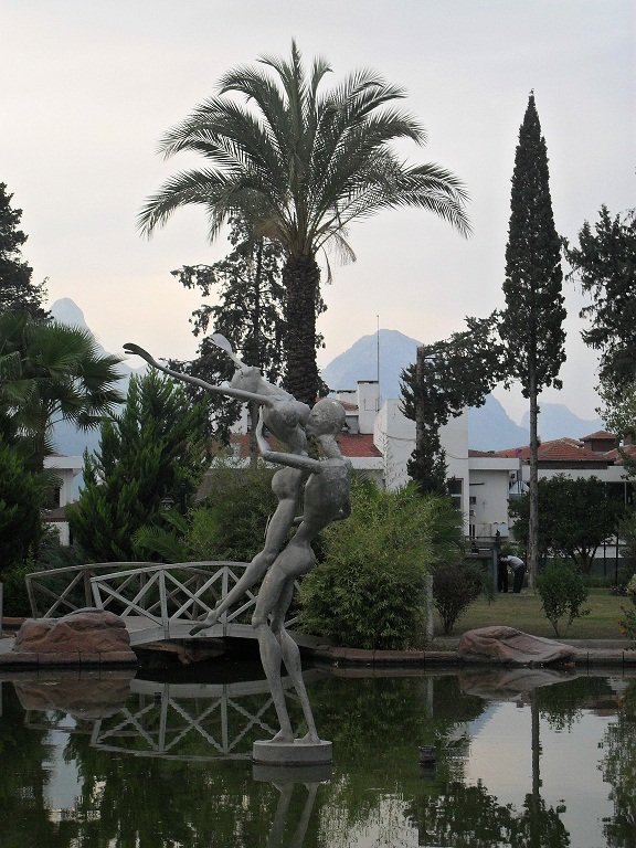 Kemer'de tartÃƒÂƒÃ‚Â„ÃƒÂ‚Ã‚Â±ÃƒÂƒÃ‚Â…ÃƒÂ‚Ã‚ÂŸÃƒÂƒÃ‚Â„ÃƒÂ‚Ã‚Â±lan heykel.JPG