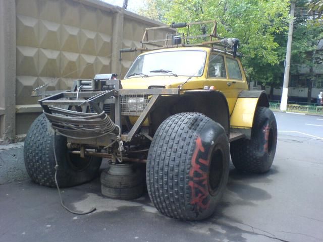 LADA street monster on Moscow streets now made out of Niva car