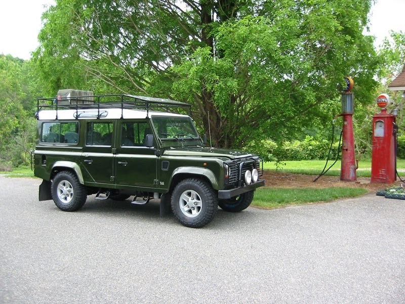 Land Rover Defender 110 (2).jpg