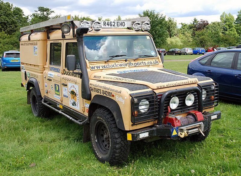 Land Rover Defender 110 (25).jpg