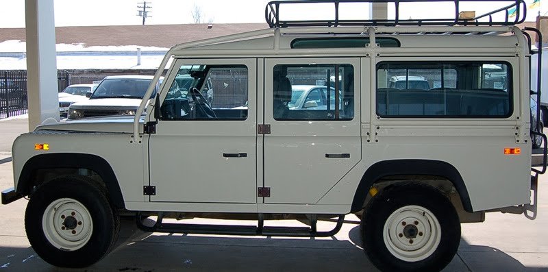 Land Rover Defender 110 (White) (14).jpg