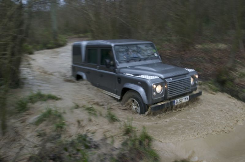 land-rover-defender-3955.jpg