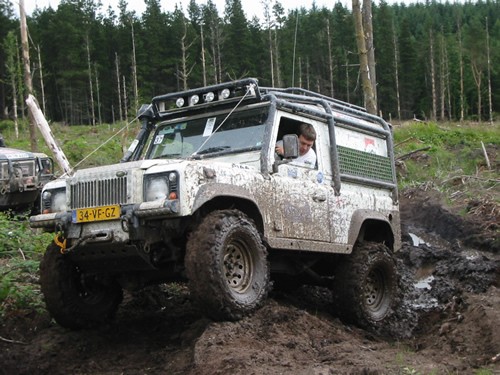 land-rover-defender-90-td5-517-comments-views-24400-rating-17_8d321[1].jpg