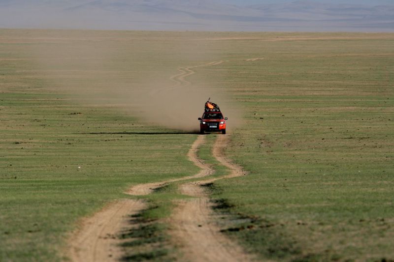 land-rover-lr2-in-mongolia.jpg