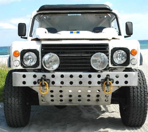 land-rover-tomcat-auction-1.jpg