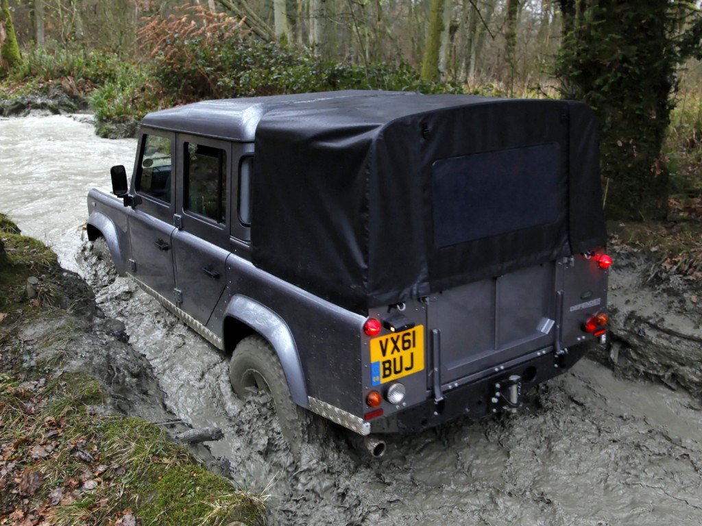 land_rover_defender_110_1st_f_pickup4d-3118[1].jpg