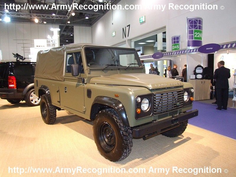 Land_Rover_Defender_110_DSEI_2007_UK_London_002.jpg