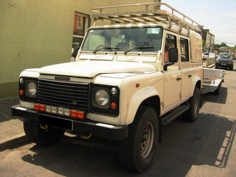 Land_Rover_Defender_110_Td5_Crew_Cab_Pickup.jpg