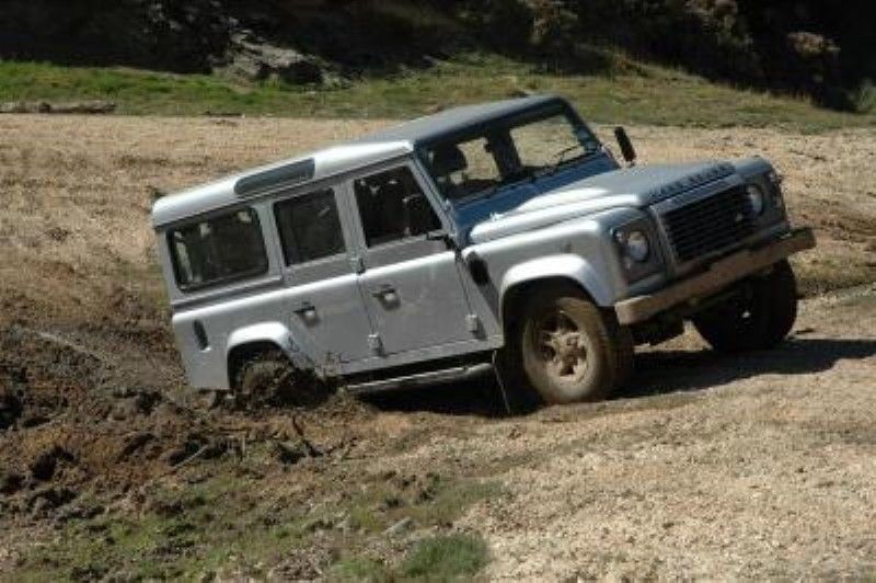 Land_Rover_Defender_1_Medium.jpg