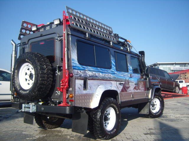 land_rover_defender_a1236429869b2524664_2_orig.jpg