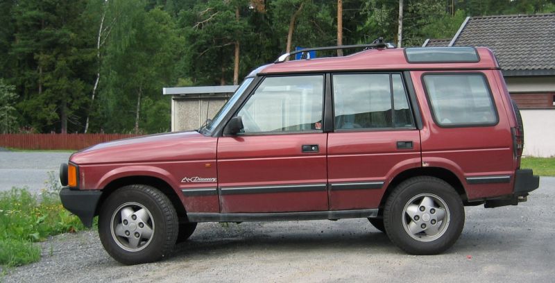 Land_Rover_Discovery_SI_maroon_side.jpg