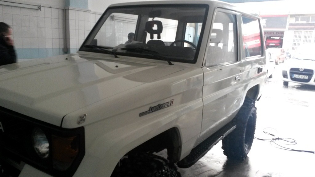 lc70-15.jpg lc70-15.jpg