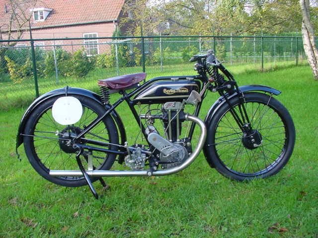 M 0034 A&C - 1927 - BAYLISS THOMAS 350 JAP 1.CYL.350CC.jpg