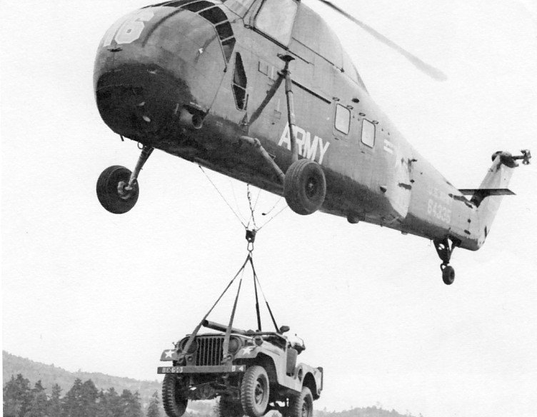 m38a1c_RR_jeep_USMC_Helicopter.jpg