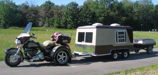 MC 00026 Harley-Davidson 1998 Ultra Classic Electra Glide Trike and it's towing a one-of-a-kind cust