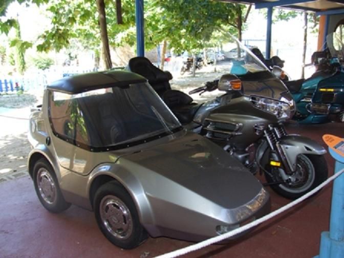 MC 00072 Classic Motorcycle Museum. Goldwing with sidecar.jpg