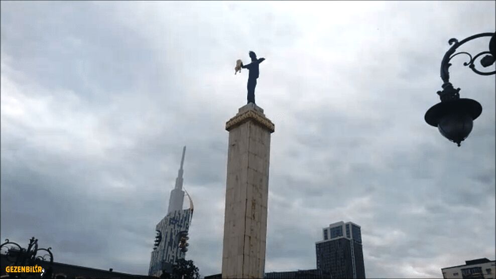 MEDEA HEYKELİ 2.jpg