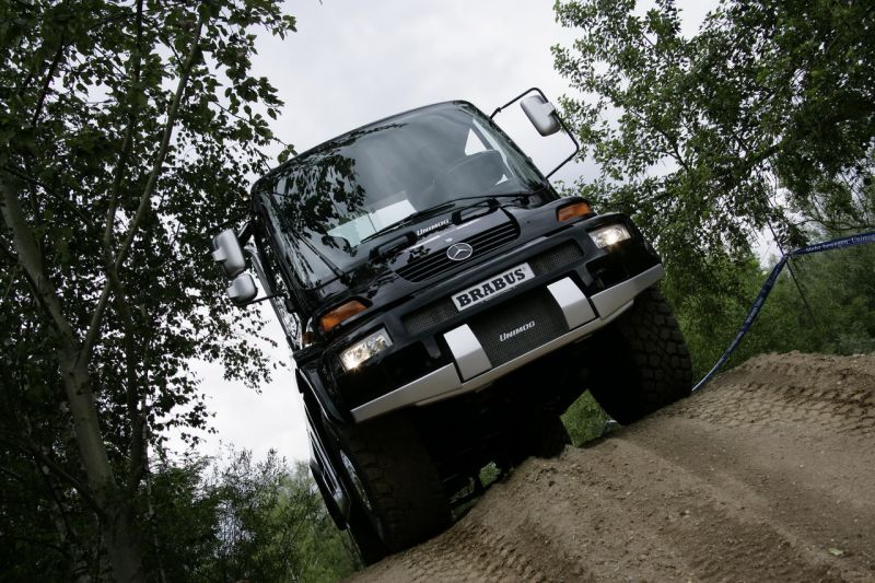 mercedes-benz-unimog-u-500-black-edition.jpg