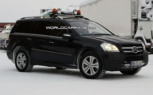 mercedes-gl-class-facelift-spy-photo-2.jpg